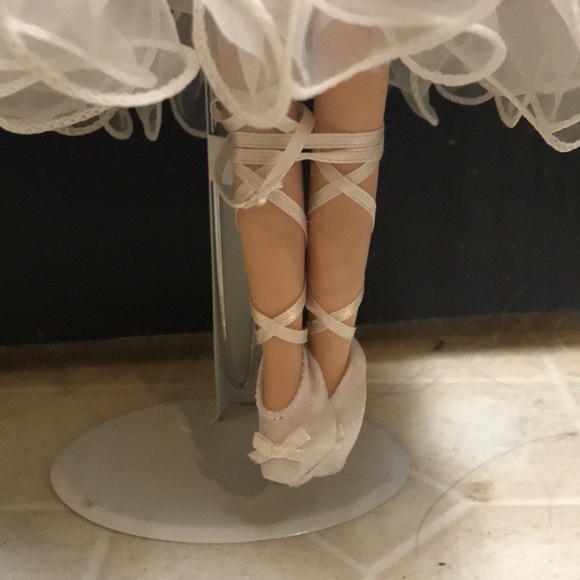 Ballerina porcelain doll - Picture 4 of 6